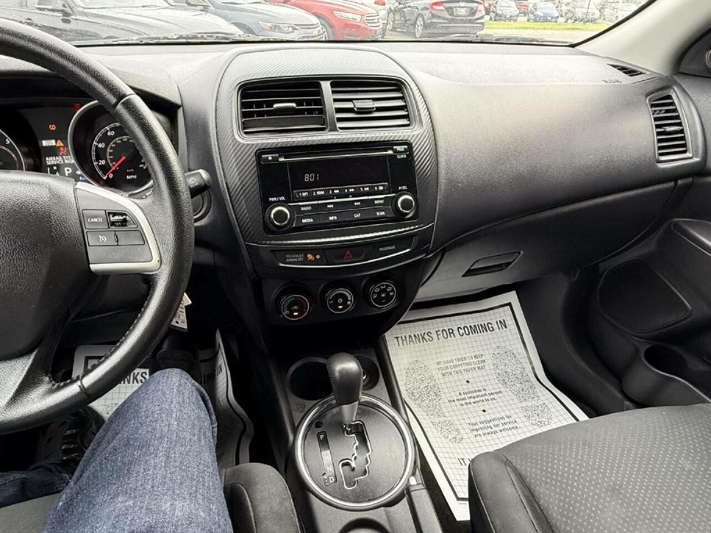 2015 Mitsubishi Outlander Image 25