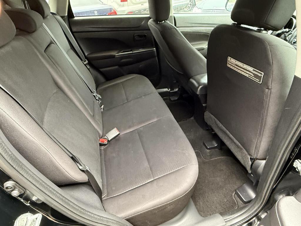 2015 Mitsubishi Outlander Image 29