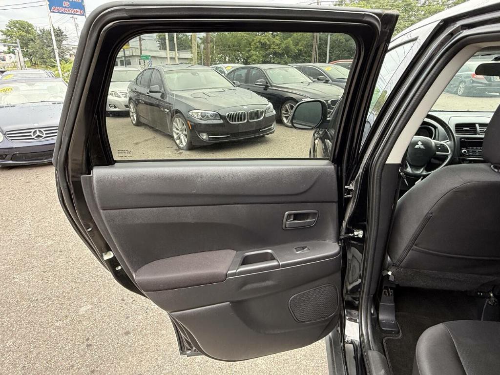 2015 Mitsubishi Outlander Image 32