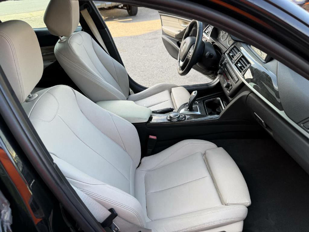 2015 BMW 3 Series Image 17