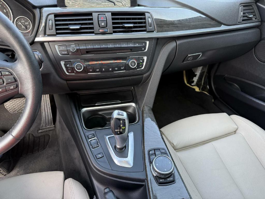 2015 BMW 3 Series Image 18