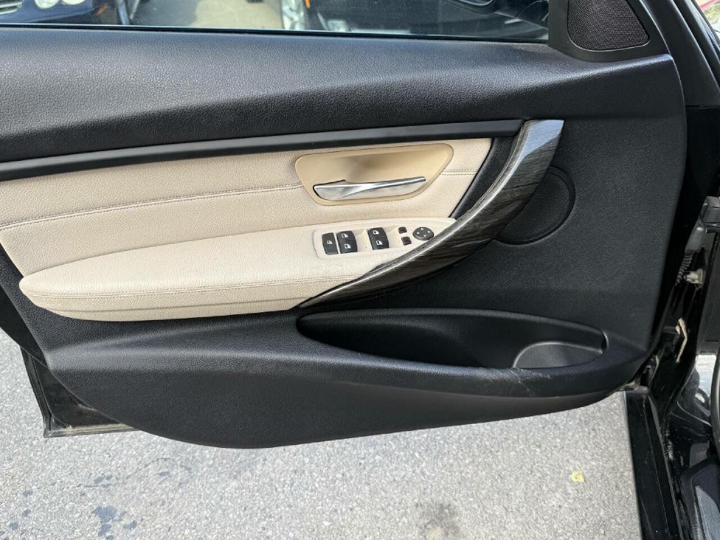 2015 BMW 3 Series Image 21