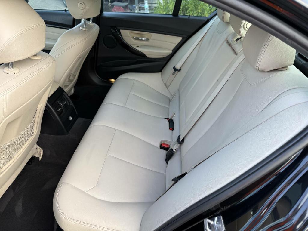 2015 BMW 3 Series Image 23