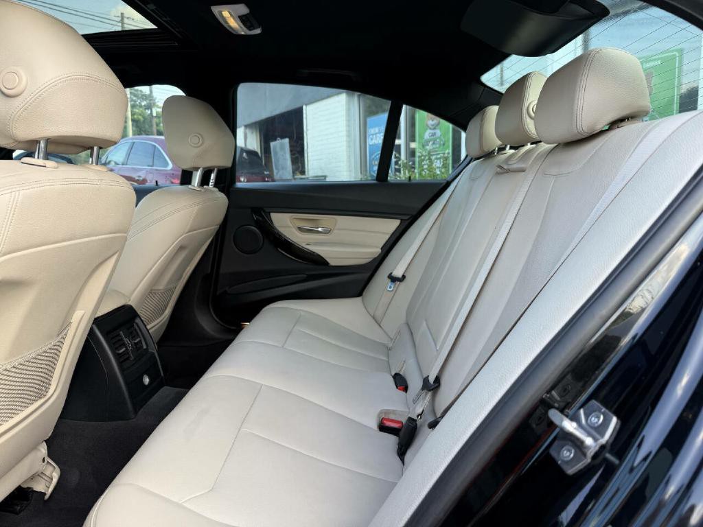 2015 BMW 3 Series Image 24