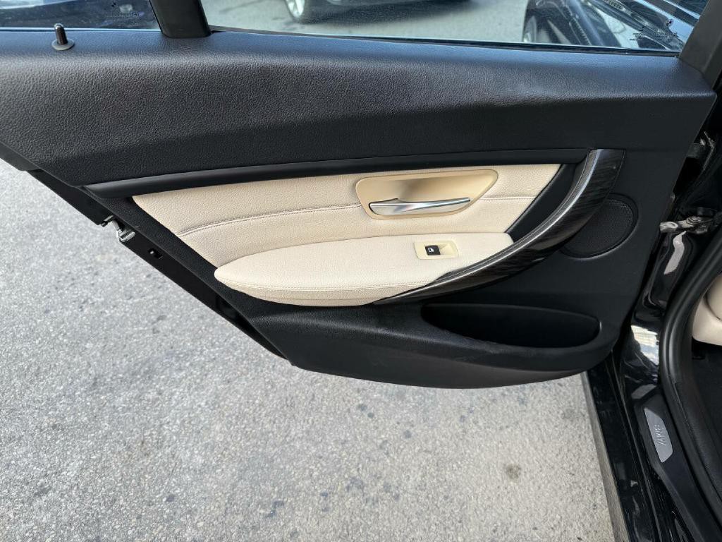 2015 BMW 3 Series Image 25