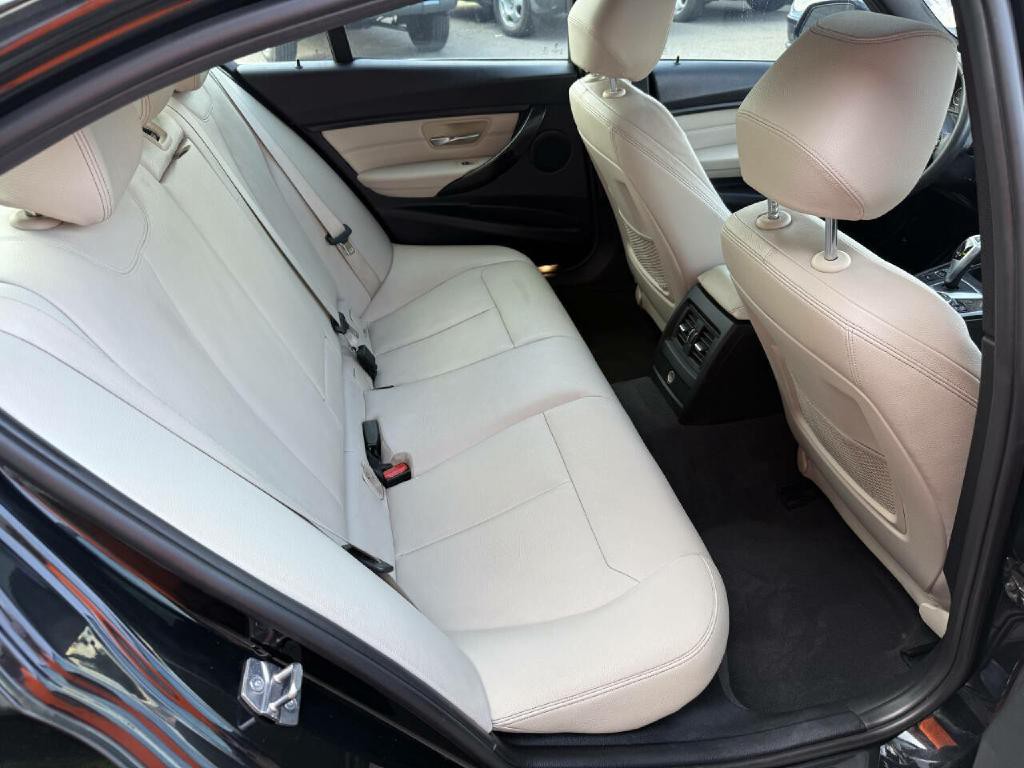 2015 BMW 3 Series Image 26
