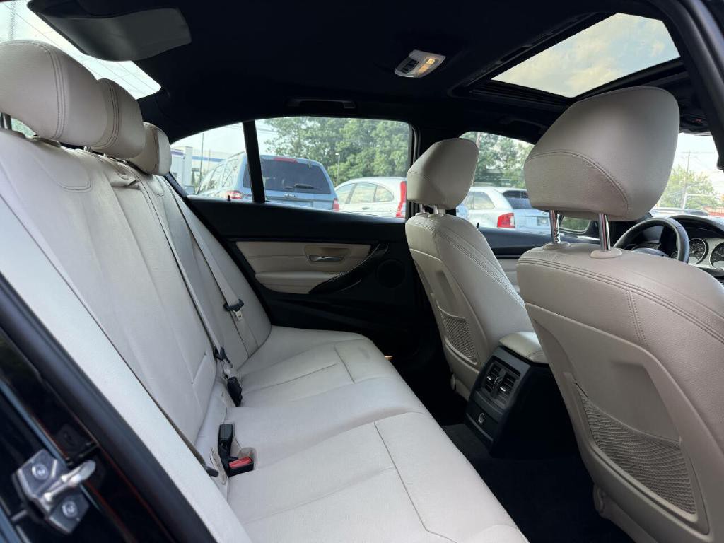 2015 BMW 3 Series Image 27