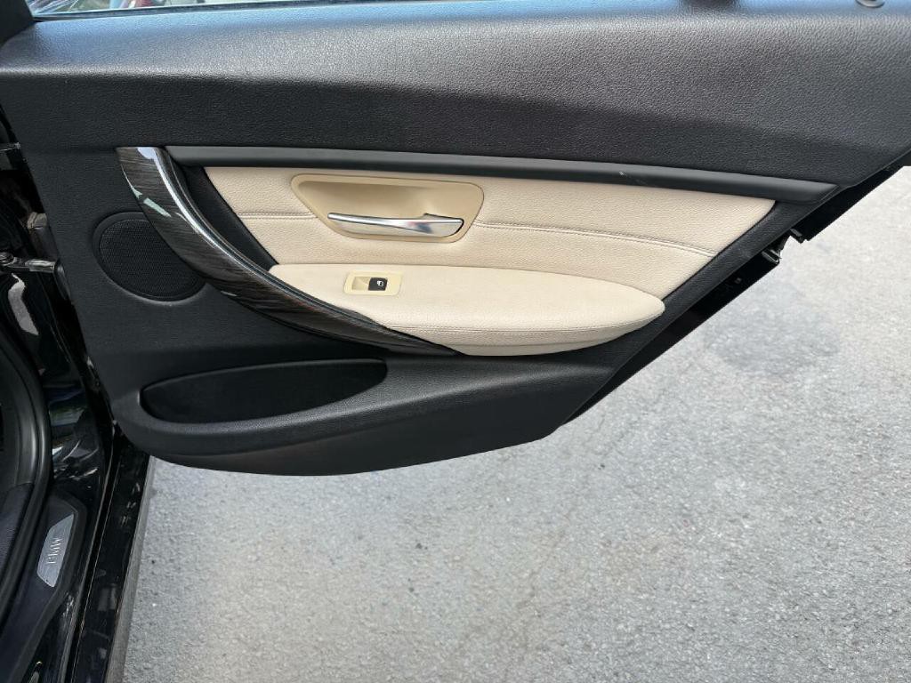 2015 BMW 3 Series Image 28