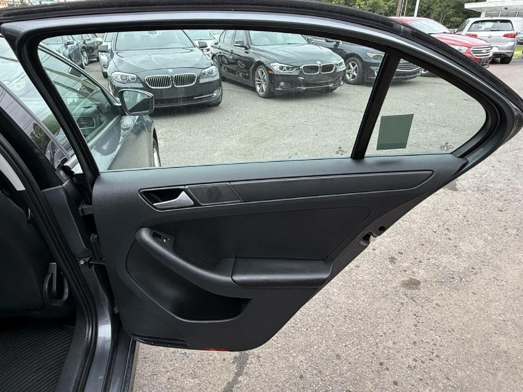 2014 Volkswagen Jetta Image 28