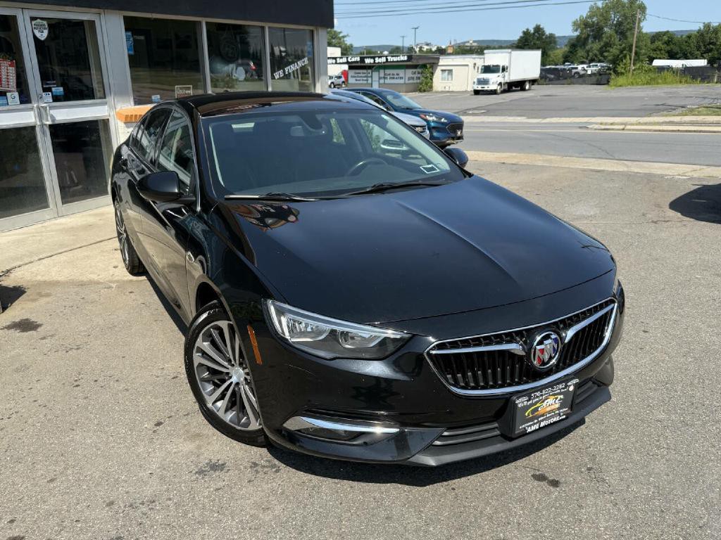2018 Buick Regal Image 2