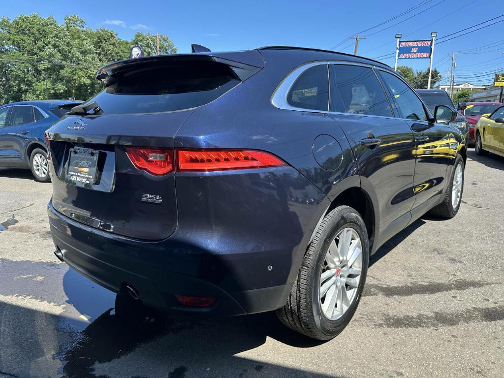 2019 Jaguar F-PACE Image 12