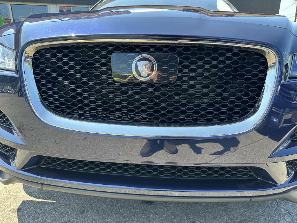 2019 Jaguar F-PACE Image 16