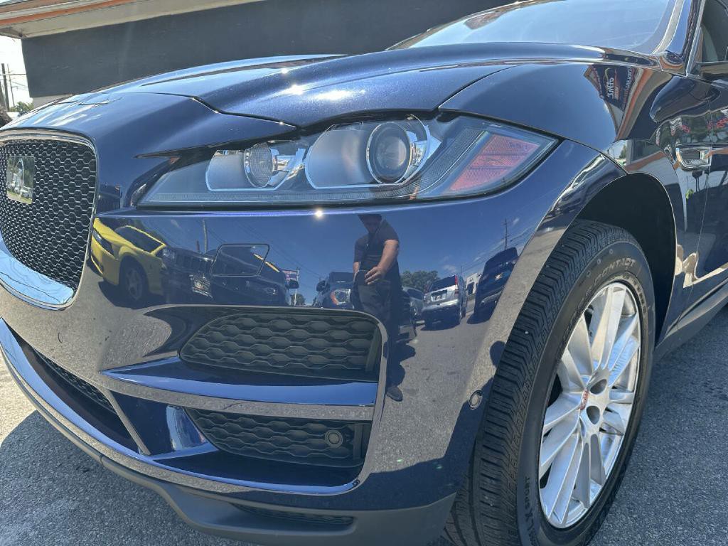 2019 Jaguar F-PACE Image 18