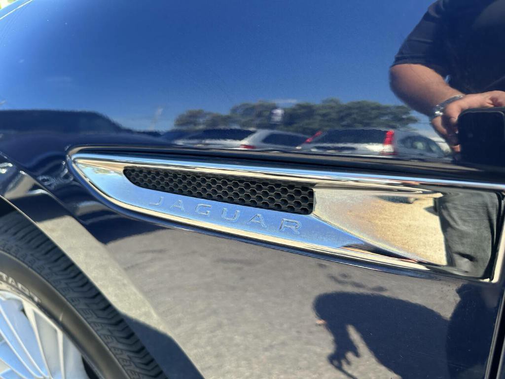 2019 Jaguar F-PACE Image 21