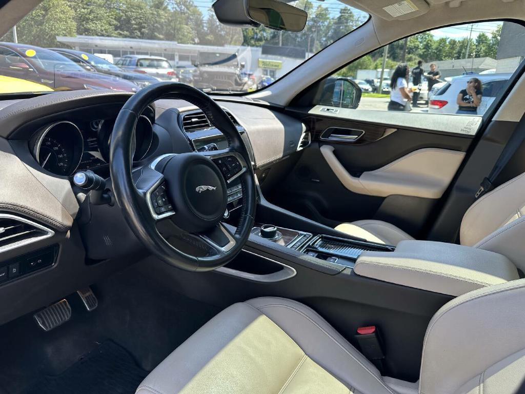 2019 Jaguar F-PACE Image 37
