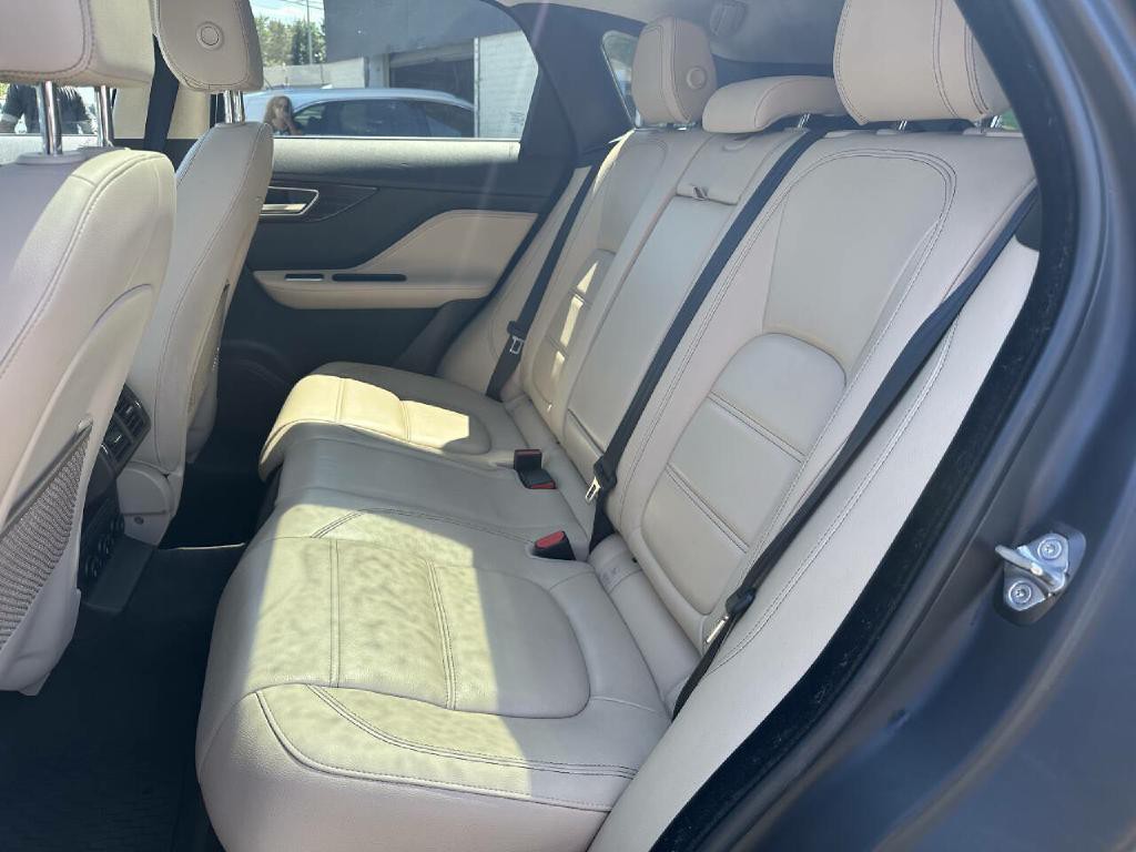 2019 Jaguar F-PACE Image 39