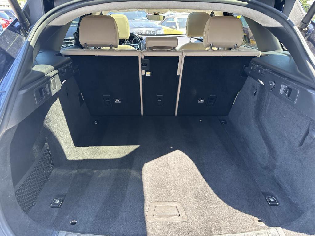 2019 Jaguar F-PACE Image 41
