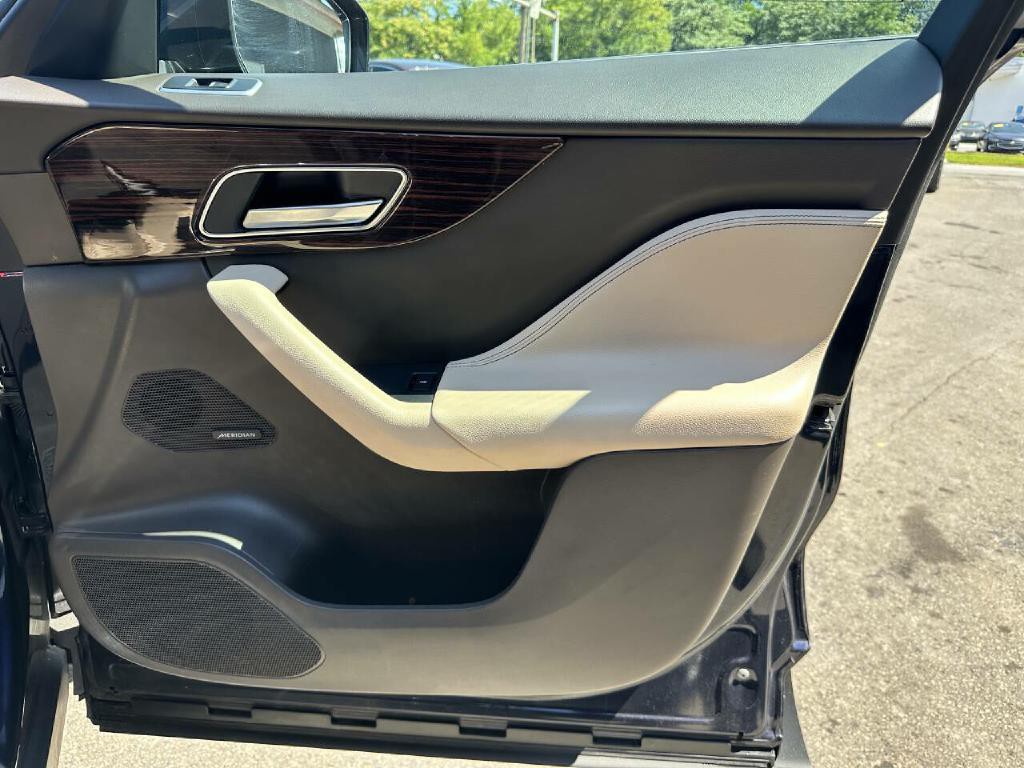 2019 Jaguar F-PACE Image 47