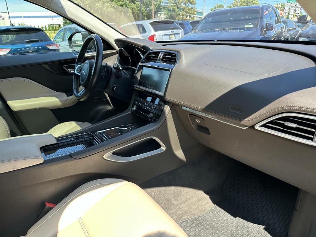 2019 Jaguar F-PACE Image 51