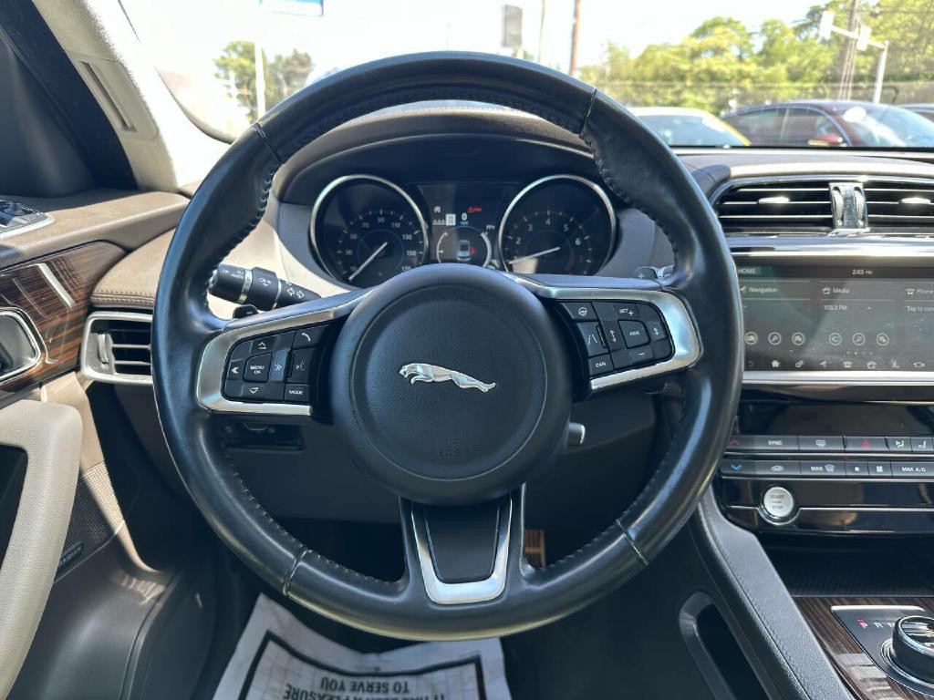 2019 Jaguar F-PACE Image 57