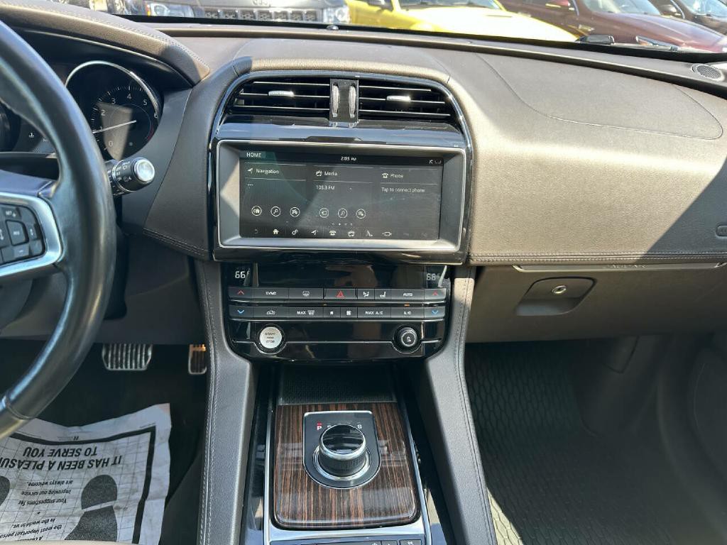 2019 Jaguar F-PACE Image 60