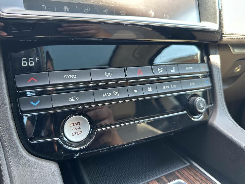 2019 Jaguar F-PACE Image 70