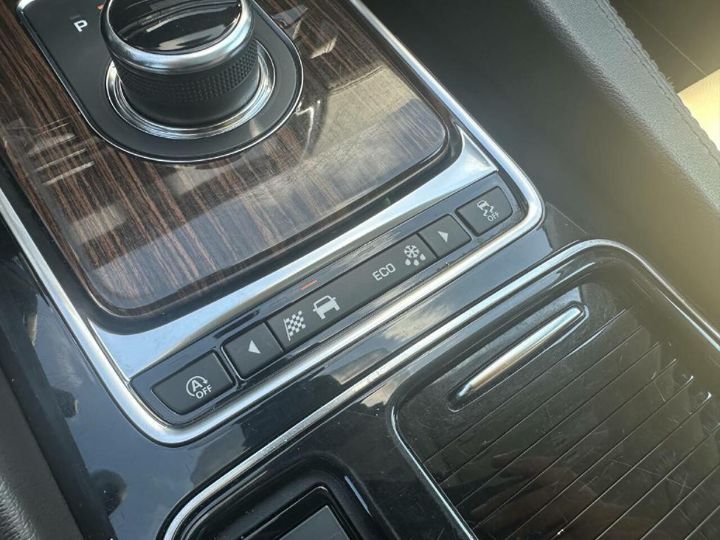 2019 Jaguar F-PACE Image 73