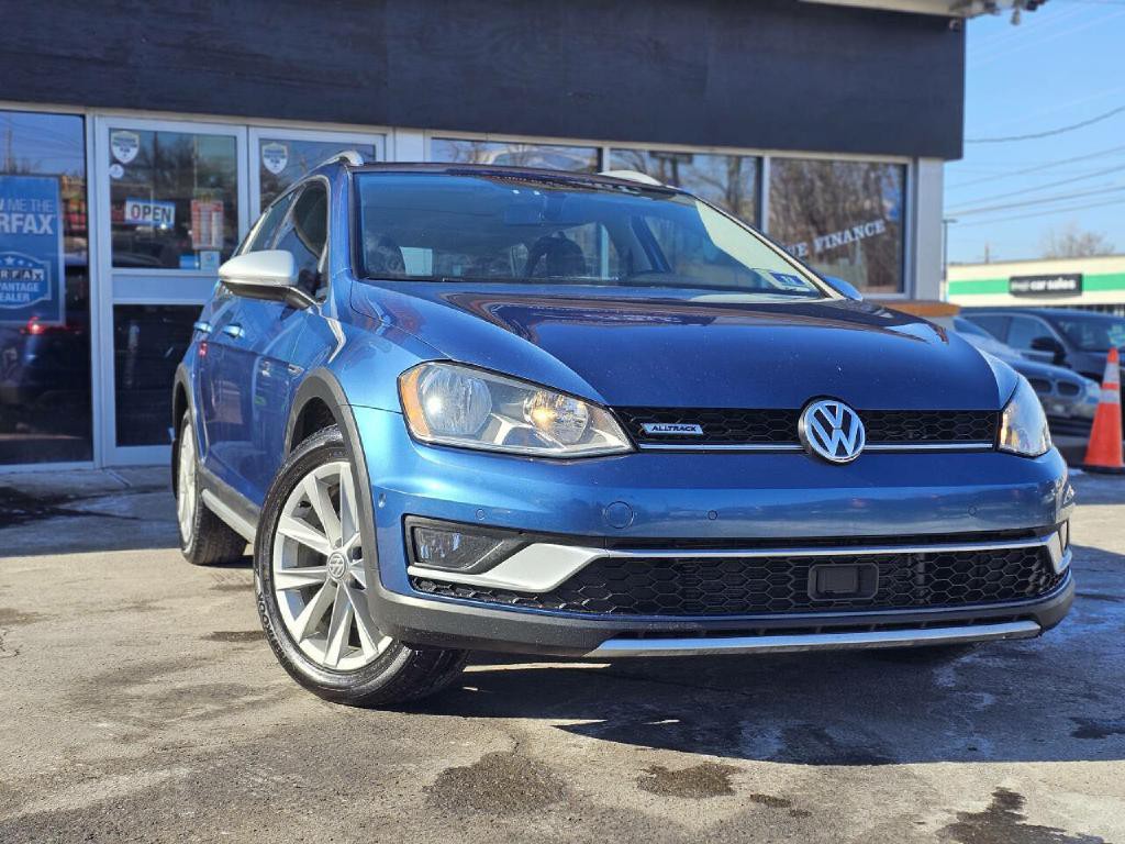 2017 Volkswagen Golf Image 2