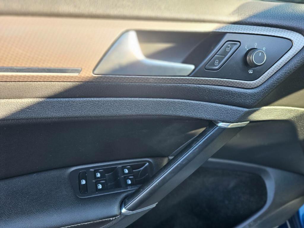 2017 Volkswagen Golf Image 32