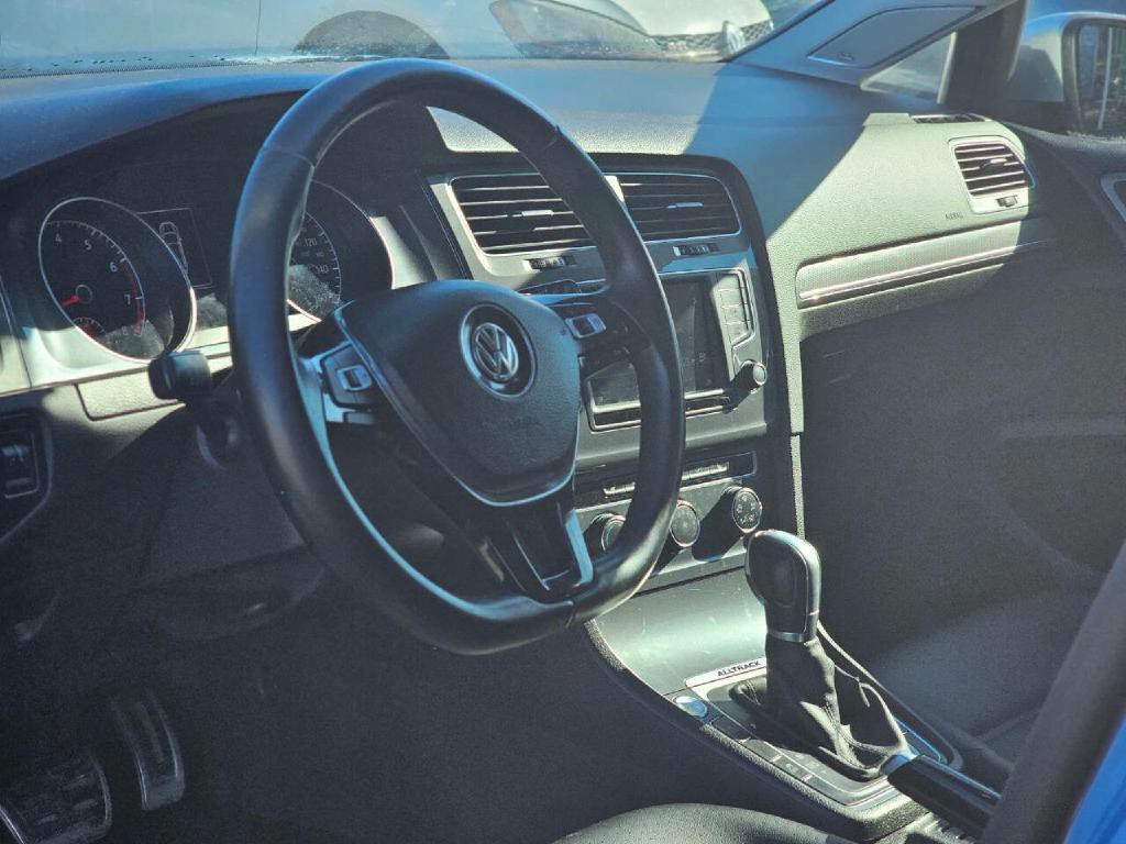 2017 Volkswagen Golf Image 34