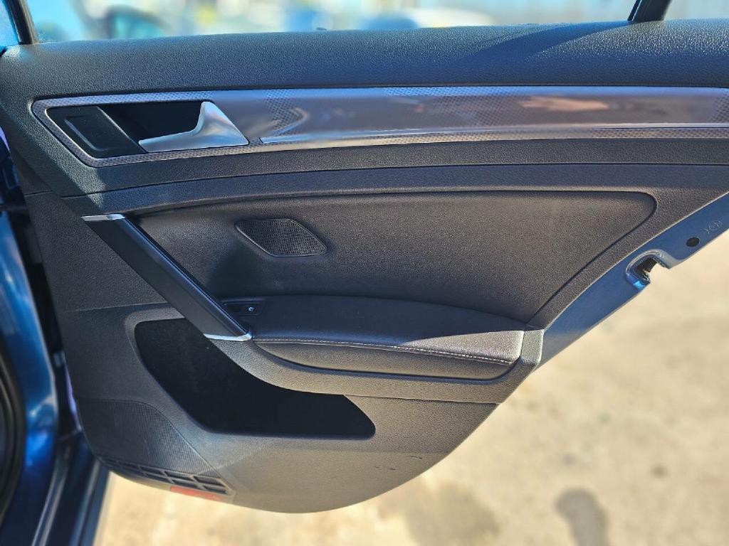 2017 Volkswagen Golf Image 42