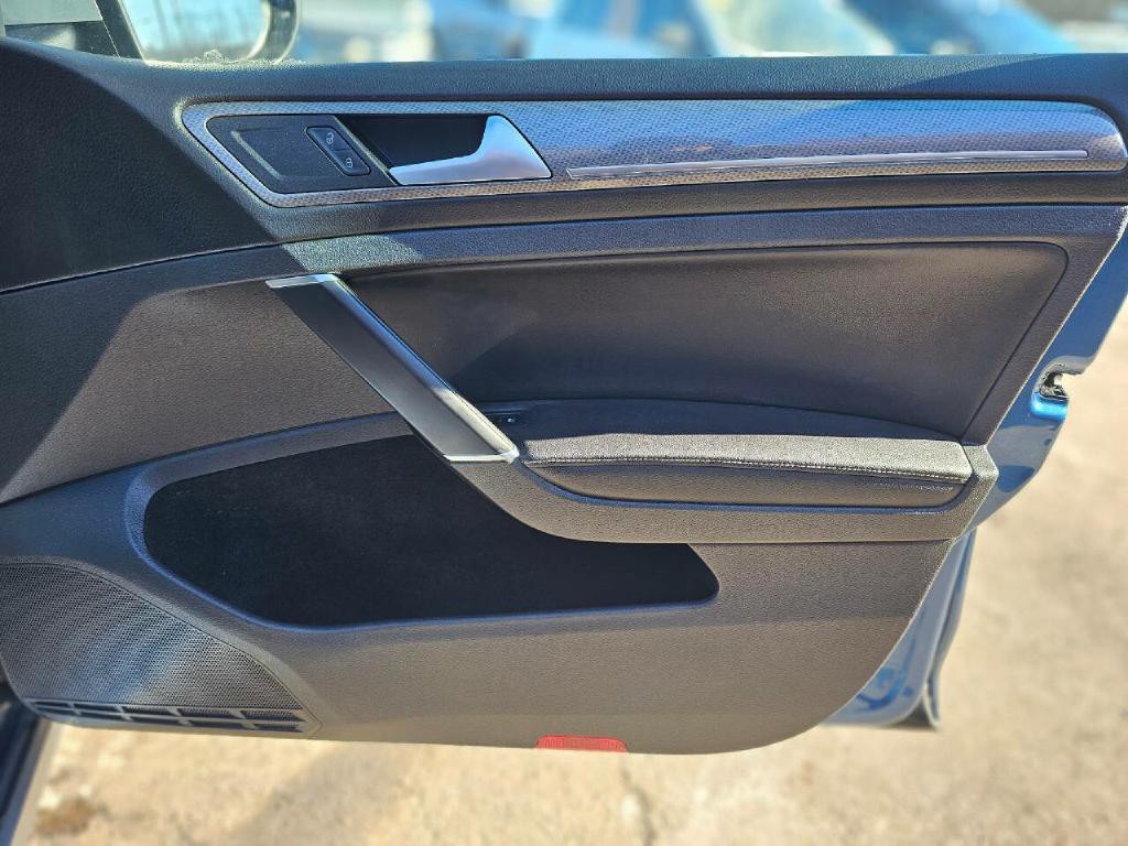 2017 Volkswagen Golf Image 44