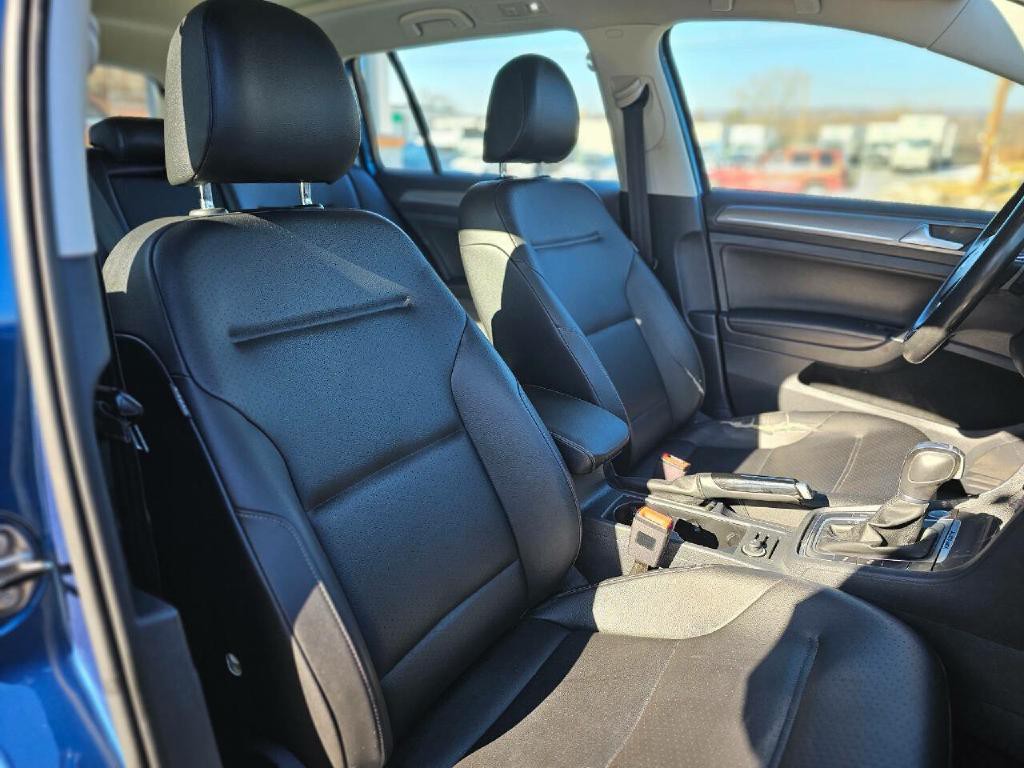 2017 Volkswagen Golf Image 45