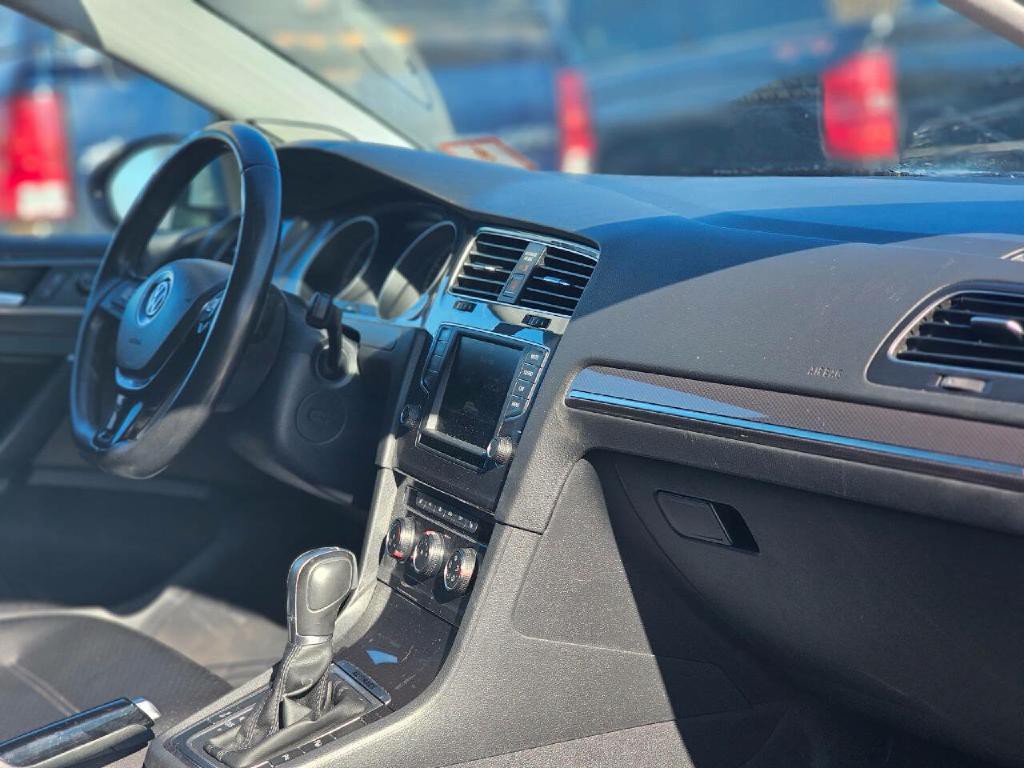 2017 Volkswagen Golf Image 46