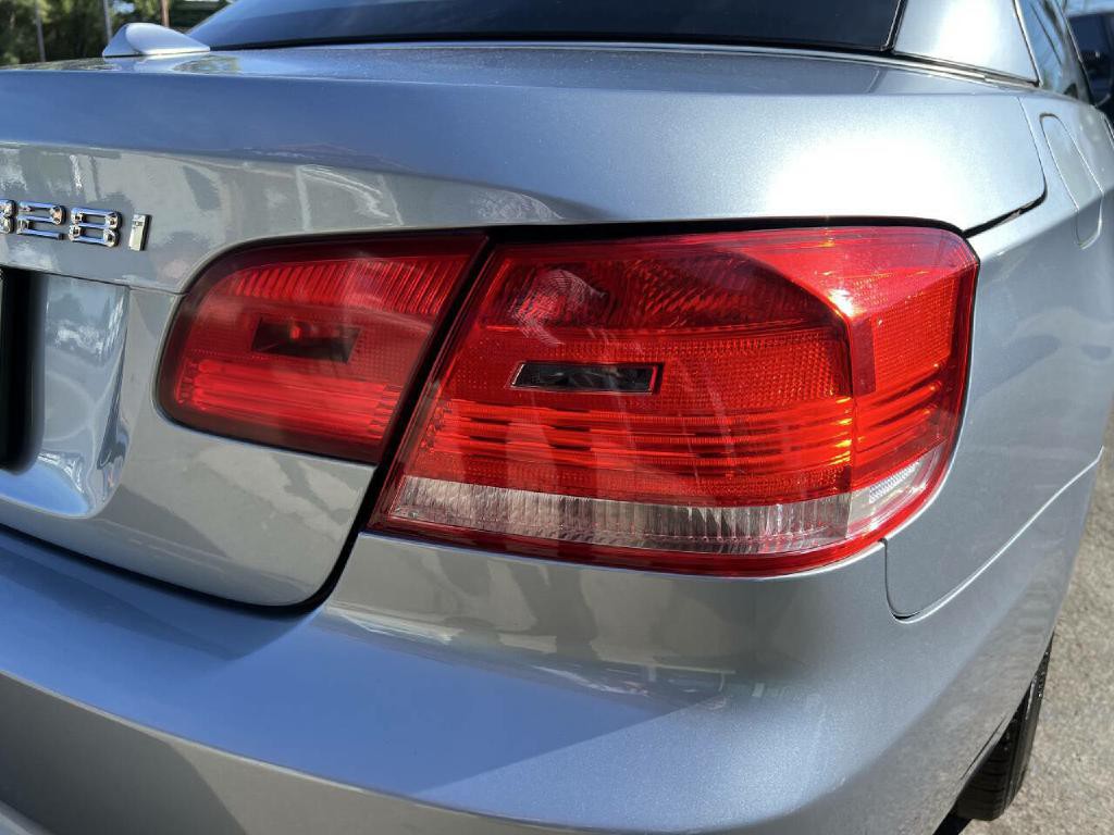 2010 BMW 3 Series Image 18