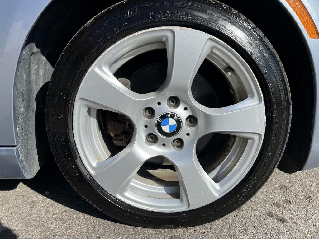 2010 BMW 3 Series Image 25