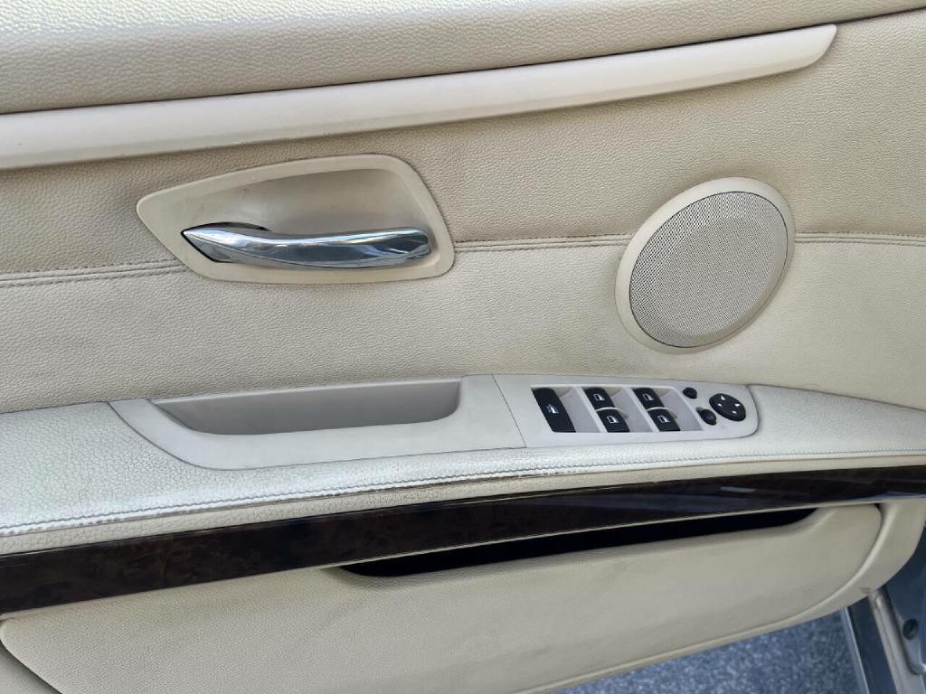 2010 BMW 3 Series Image 34