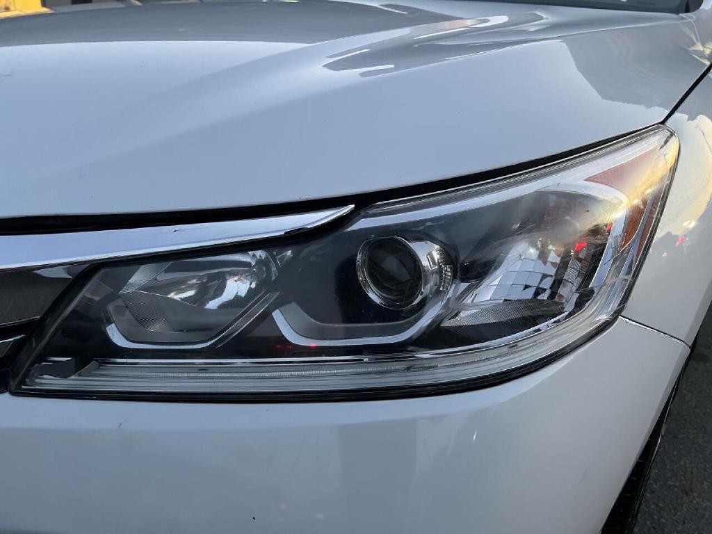 2016 Honda Accord Image 22