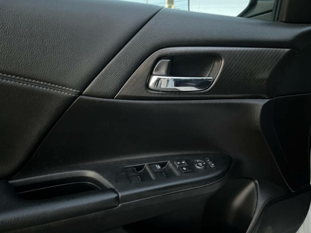 2016 Honda Accord Image 32