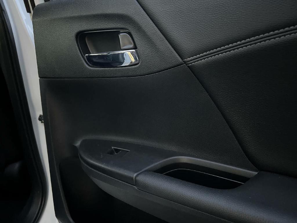 2016 Honda Accord Image 36