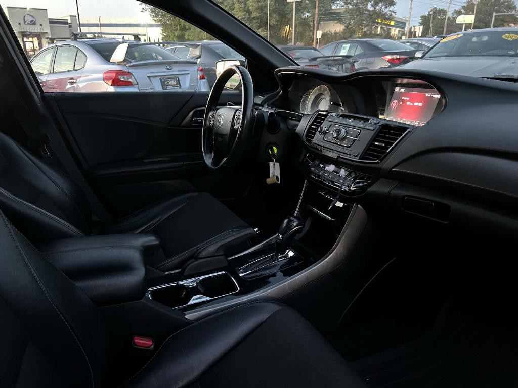 2016 Honda Accord Image 39