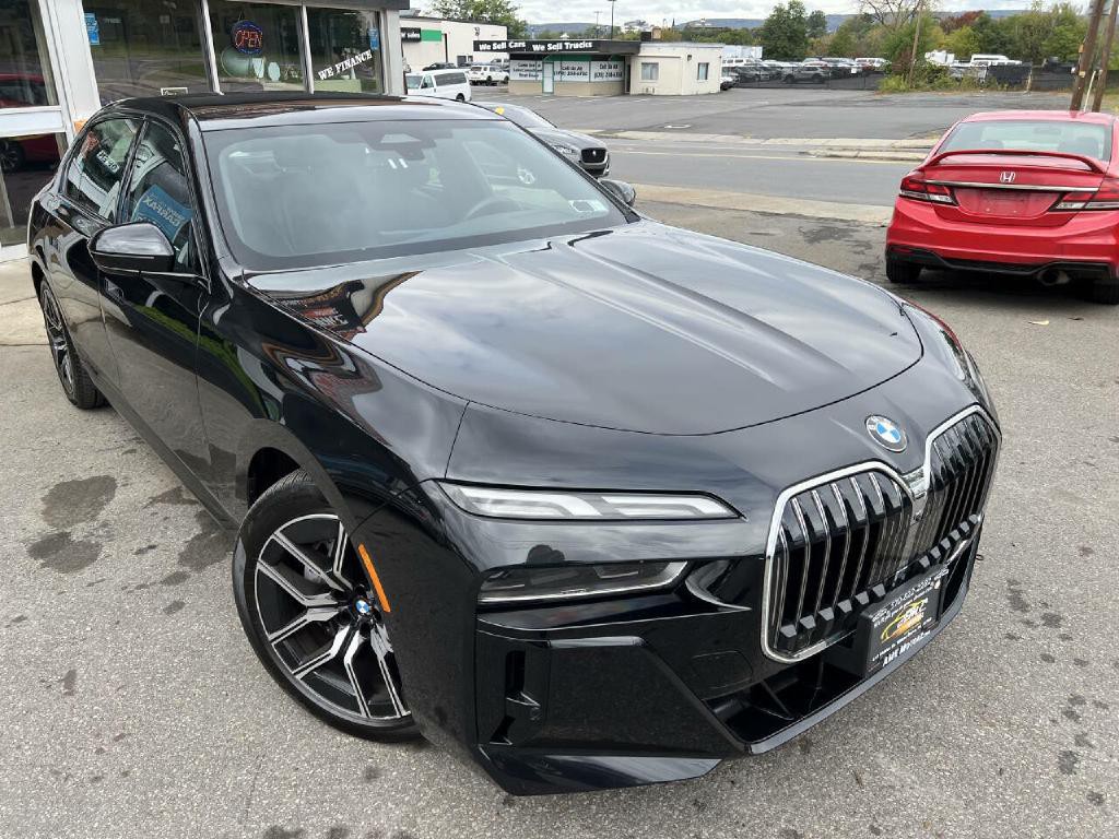 2025 BMW 7 Series Image 2