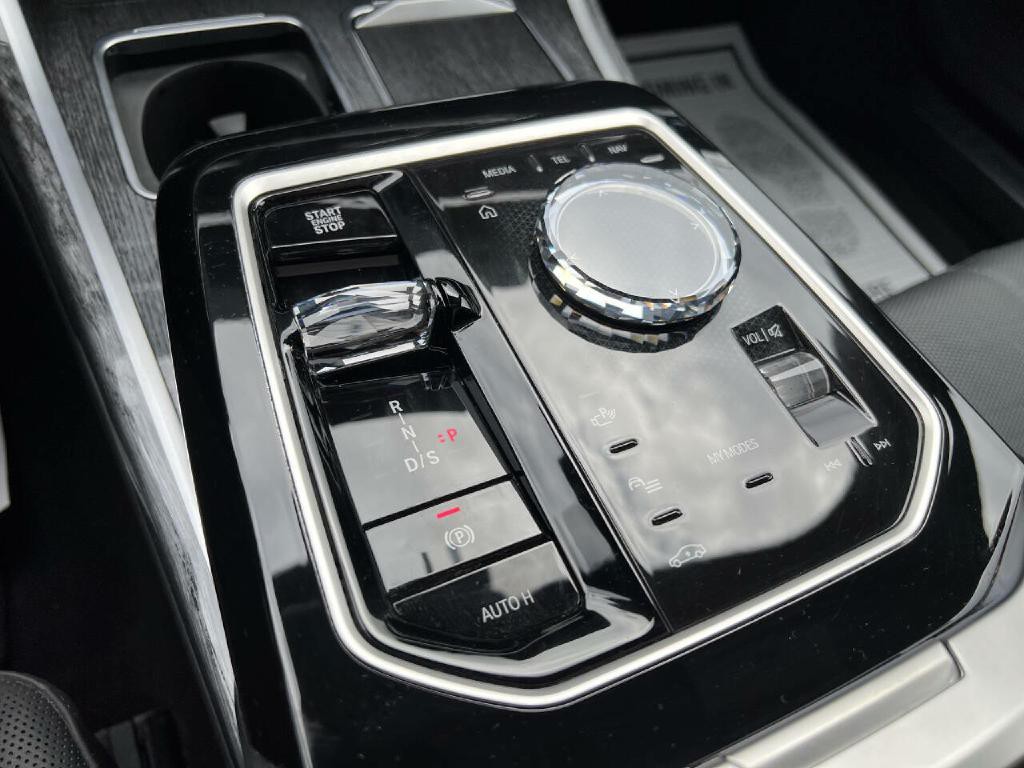 2025 BMW 7 Series Image 70
