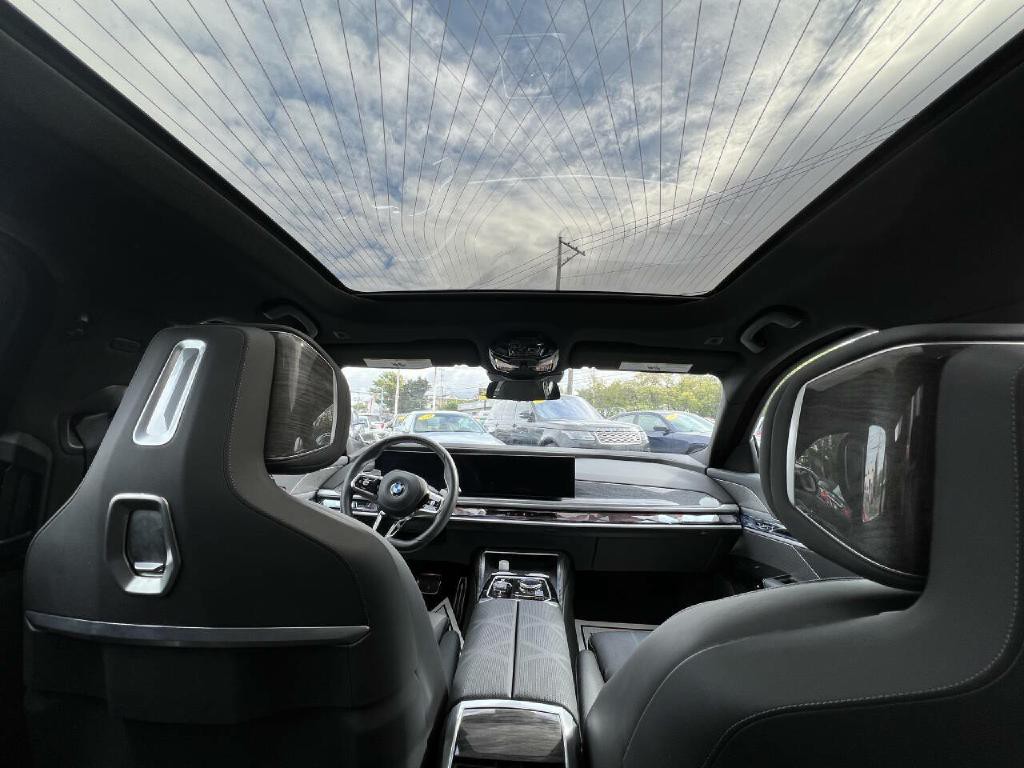 2025 BMW 7 Series Image 92