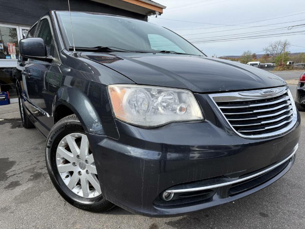 2014 Chrysler Town & Country Image 6