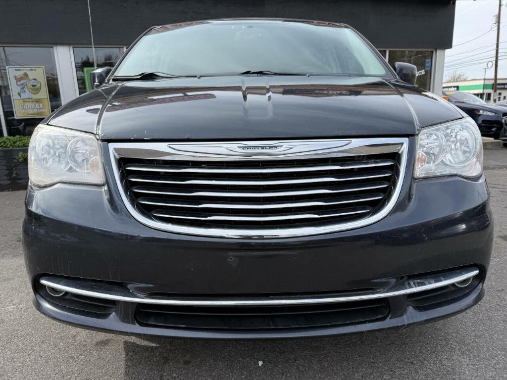 2014 Chrysler Town & Country Image 7