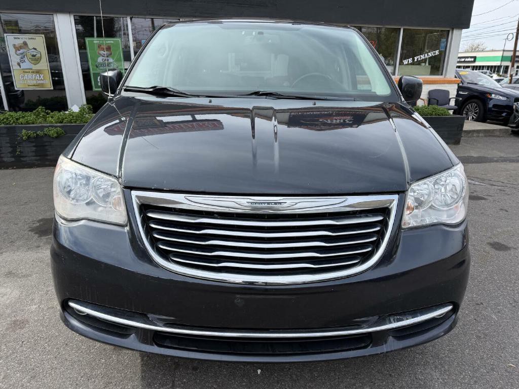 2014 Chrysler Town & Country Image 8