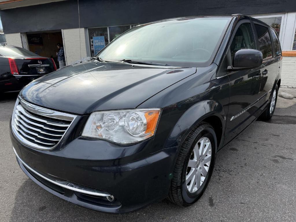 2014 Chrysler Town & Country Image 10