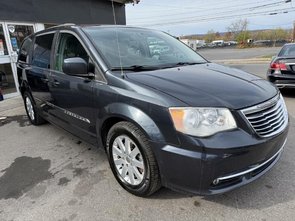 2014 Chrysler Town & Country Image 12