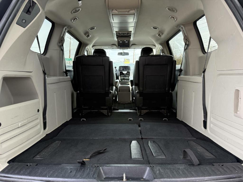 2014 Chrysler Town & Country Image 16